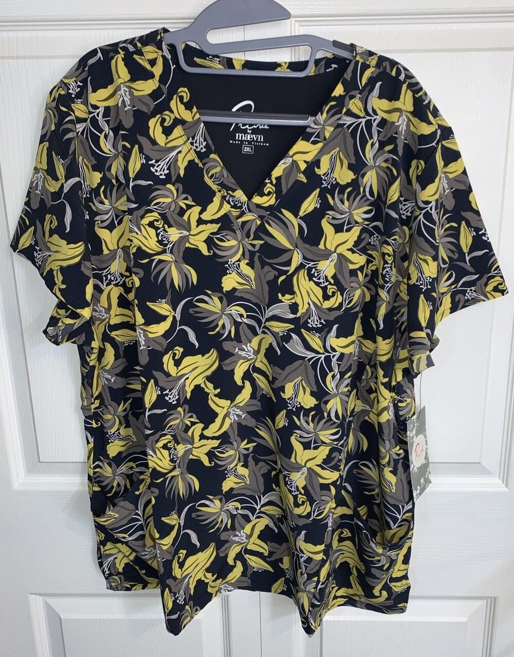 Plus 2XL Scrub Top Black Yellow Floral Orchid Prints by Maevn NWT